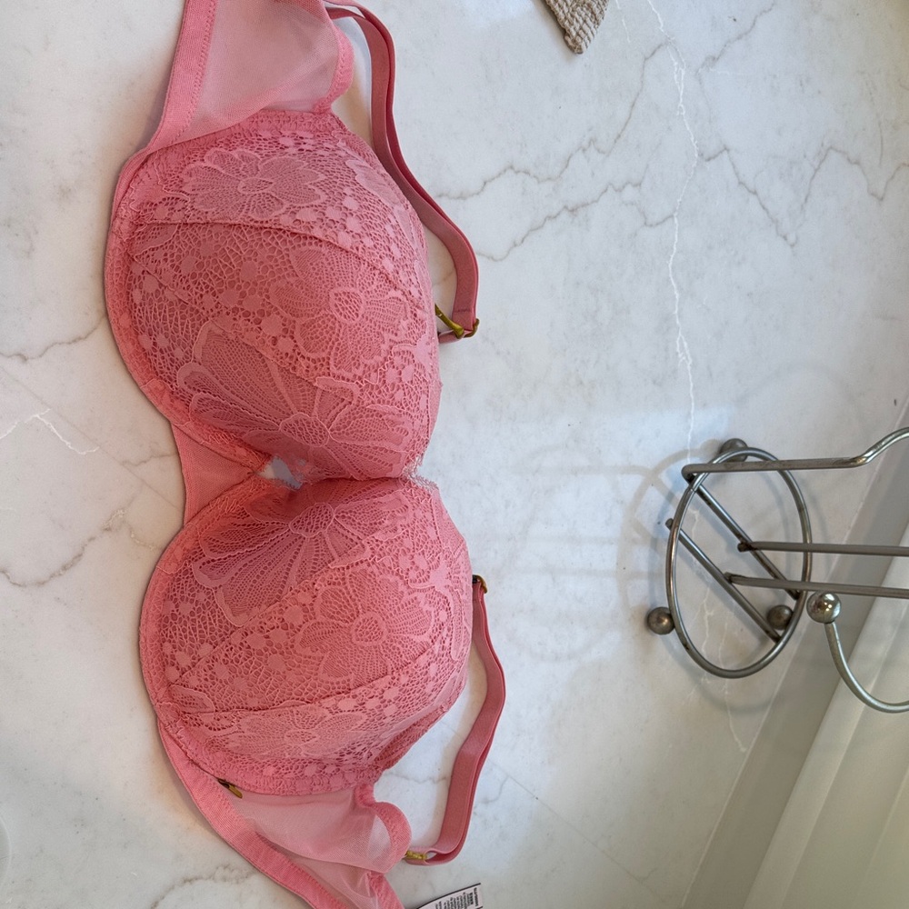 Victoria’s Secret Coral Lace Bra